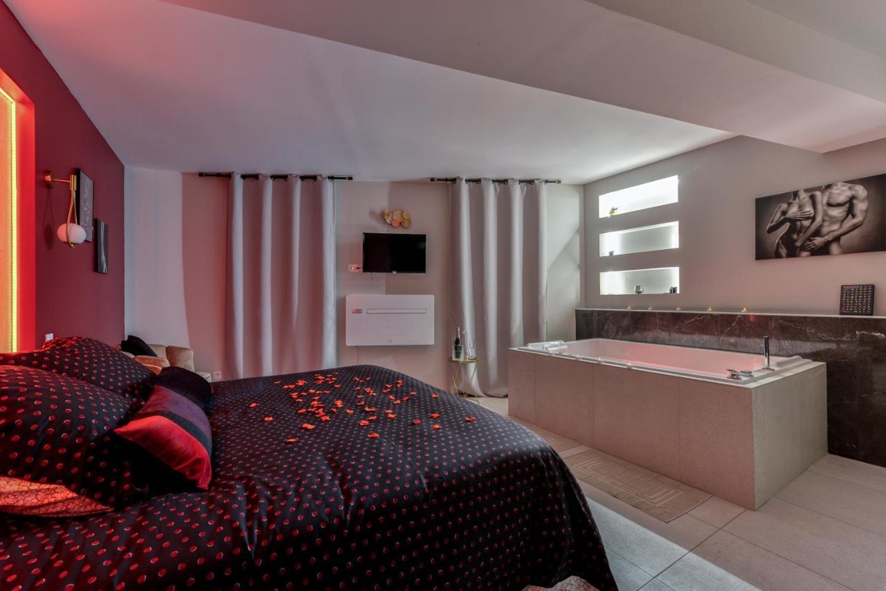 Les Gites De Laure - O Lit Divin, Instant De Volupte, Balneo Sauna, Climatisation, Netflix, 160M De La Cite Medievale 卡尔卡松 外观 照片