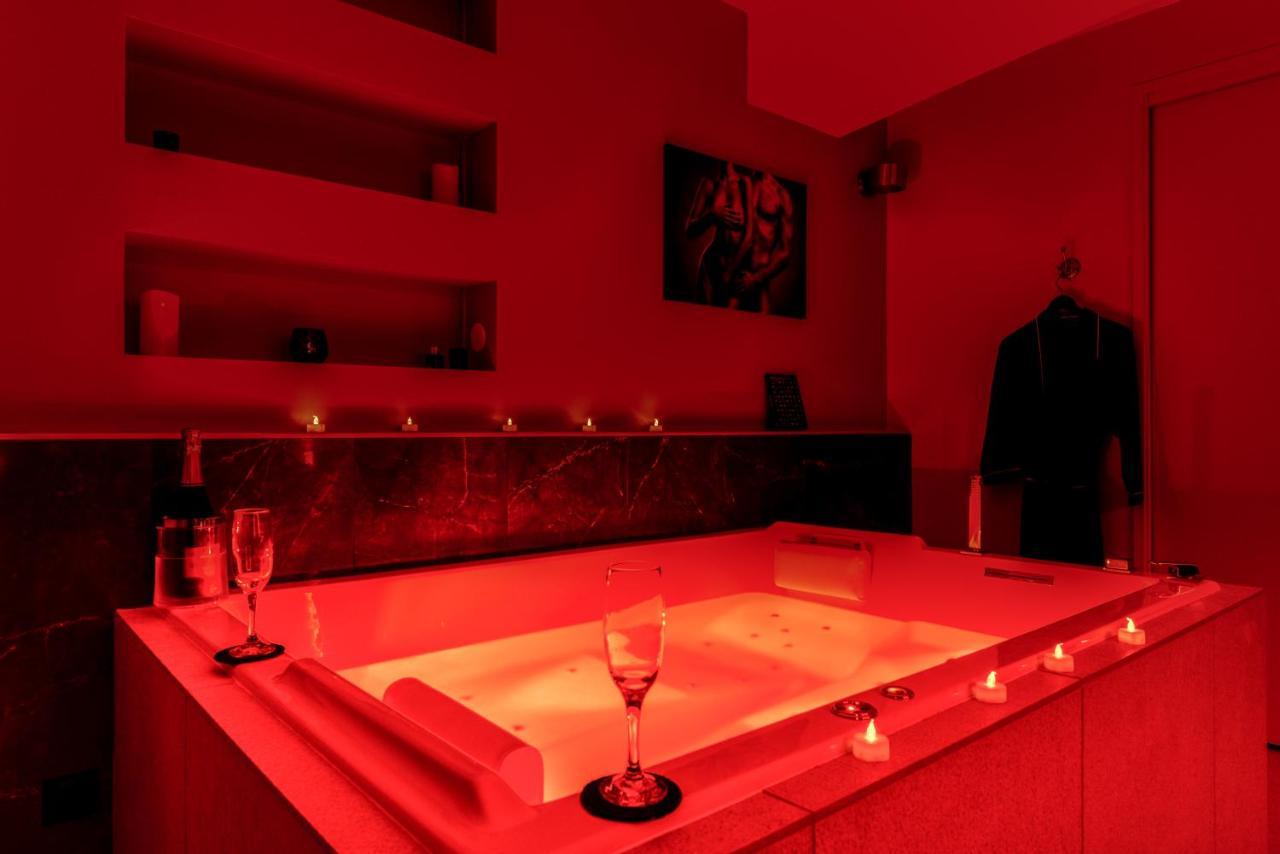 Les Gites De Laure - O Lit Divin, Instant De Volupte, Balneo Sauna, Climatisation, Netflix, 160M De La Cite Medievale 卡尔卡松 外观 照片
