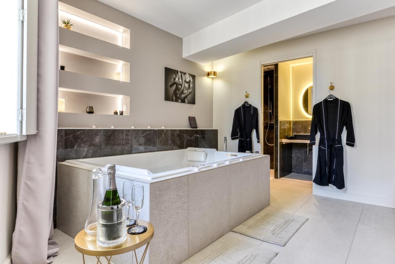 Les Gites De Laure - O Lit Divin, Instant De Volupte, Balneo Sauna, Climatisation, Netflix, 160M De La Cite Medievale 卡尔卡松 外观 照片
