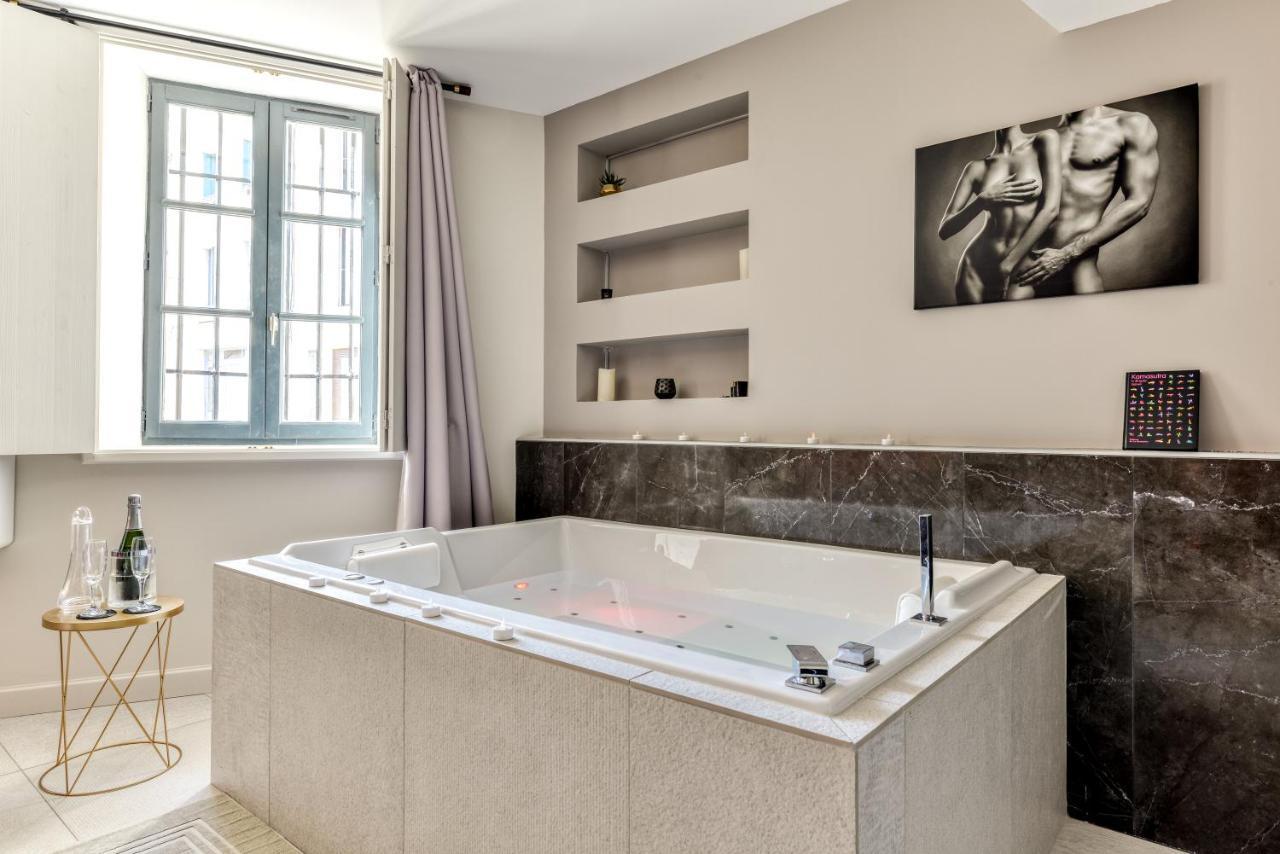 Les Gites De Laure - O Lit Divin, Instant De Volupte, Balneo Sauna, Climatisation, Netflix, 160M De La Cite Medievale 卡尔卡松 外观 照片